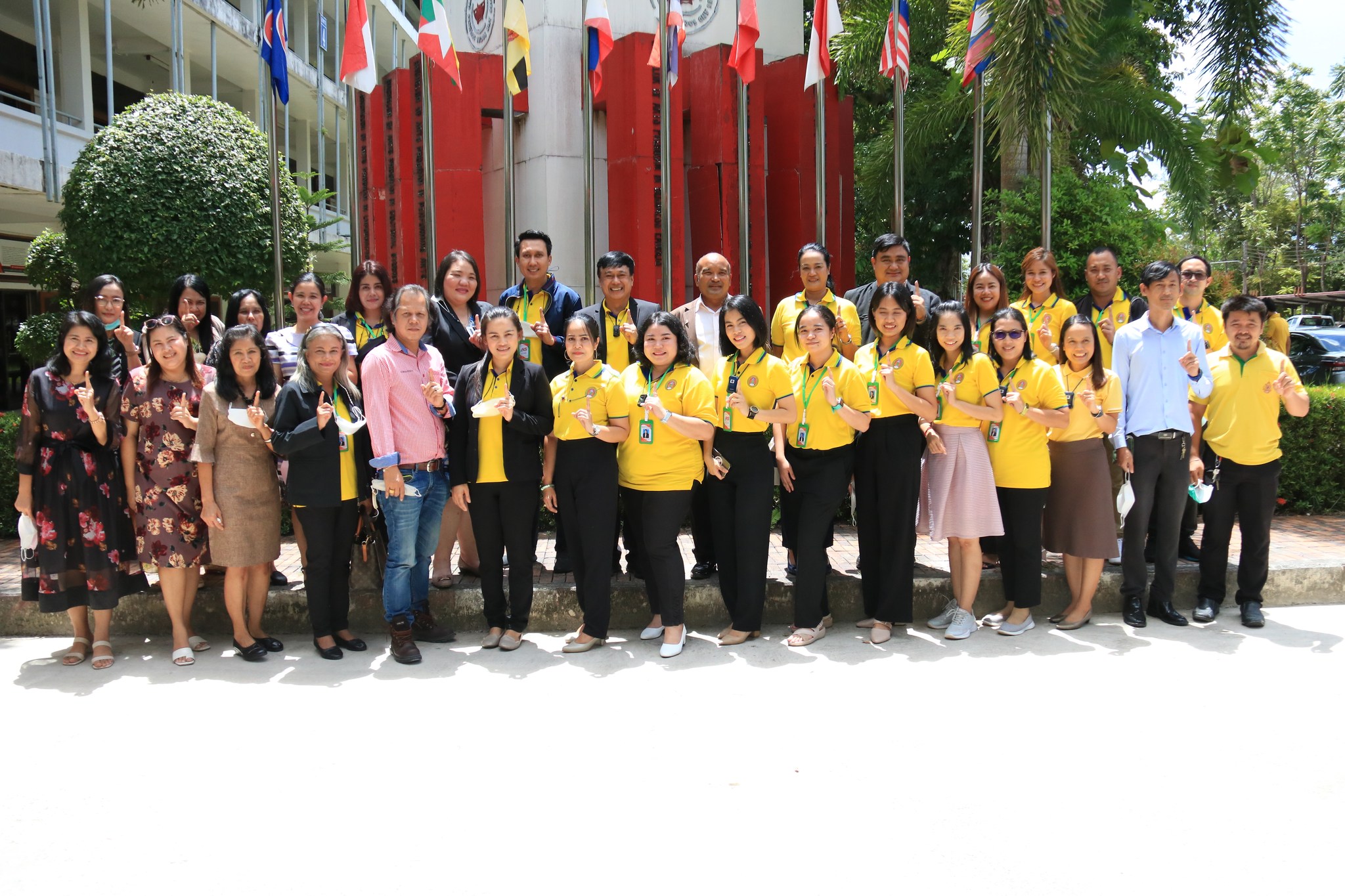 คณะมนุษยศาสตร์และสังคมศาสตร์ มหาวิทยาลัยราชภัฏสุราษฎร์ธานีลกเปลี่ยนเรียนรู้ด้านวิชาการ การวิจัย การบริการวิชาการ การทำนุบำรุงศิลปวัฒนธรรมและการบริหารจัดการสำนักงานตลอดจนร่วมหารือในการทำ MOU ร่วมกัน