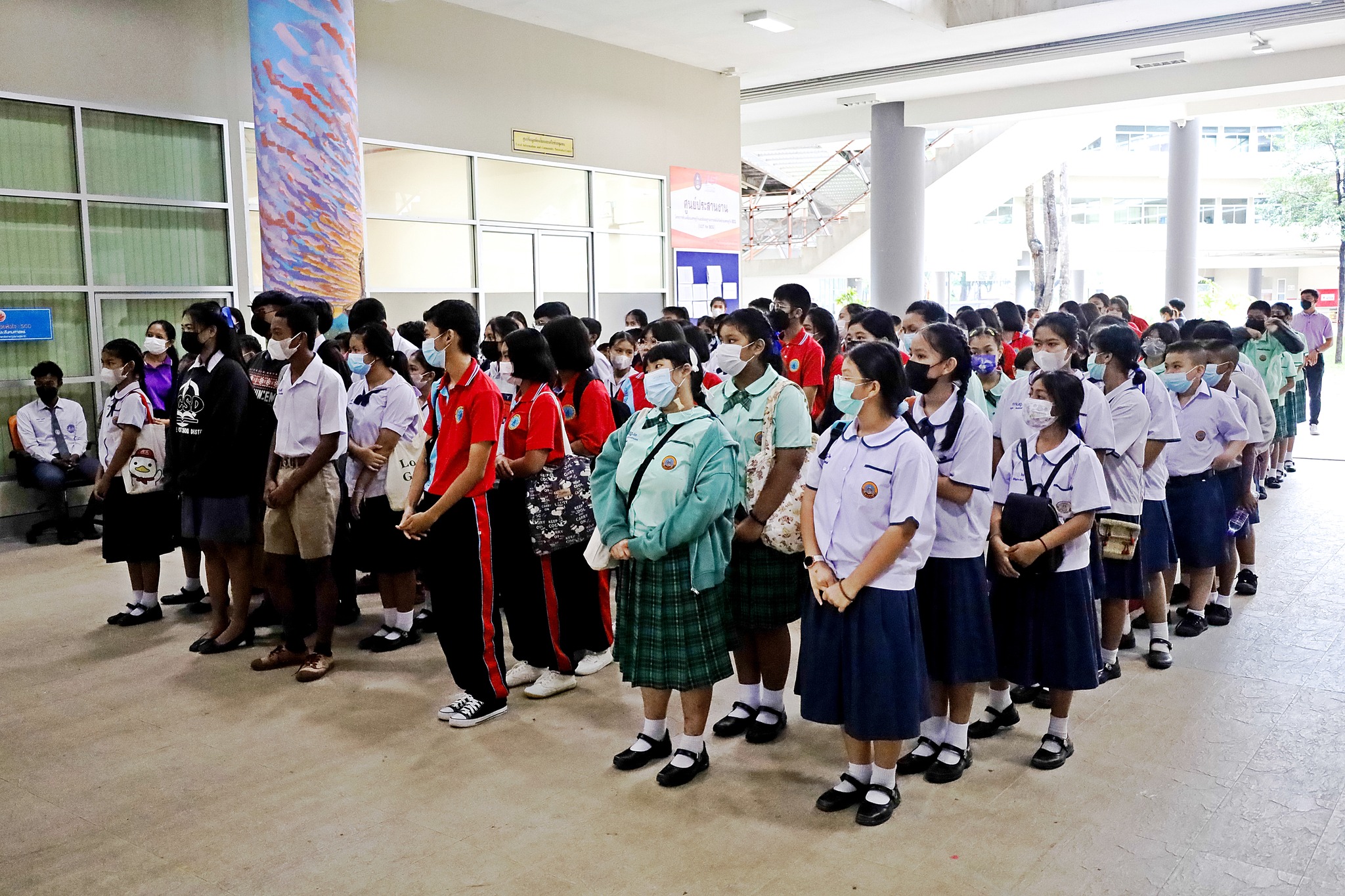 คณะมนุษยศาสตร์และสังคมศาสตร์ ร่วมกับ องค์การบริหารส่วนจังหวัดสุราษฎร์ธานี จัดโครงการอบรมเชิงปฏิบัติการการพัฒนาทักษะด้านภาษาอังกฤษ