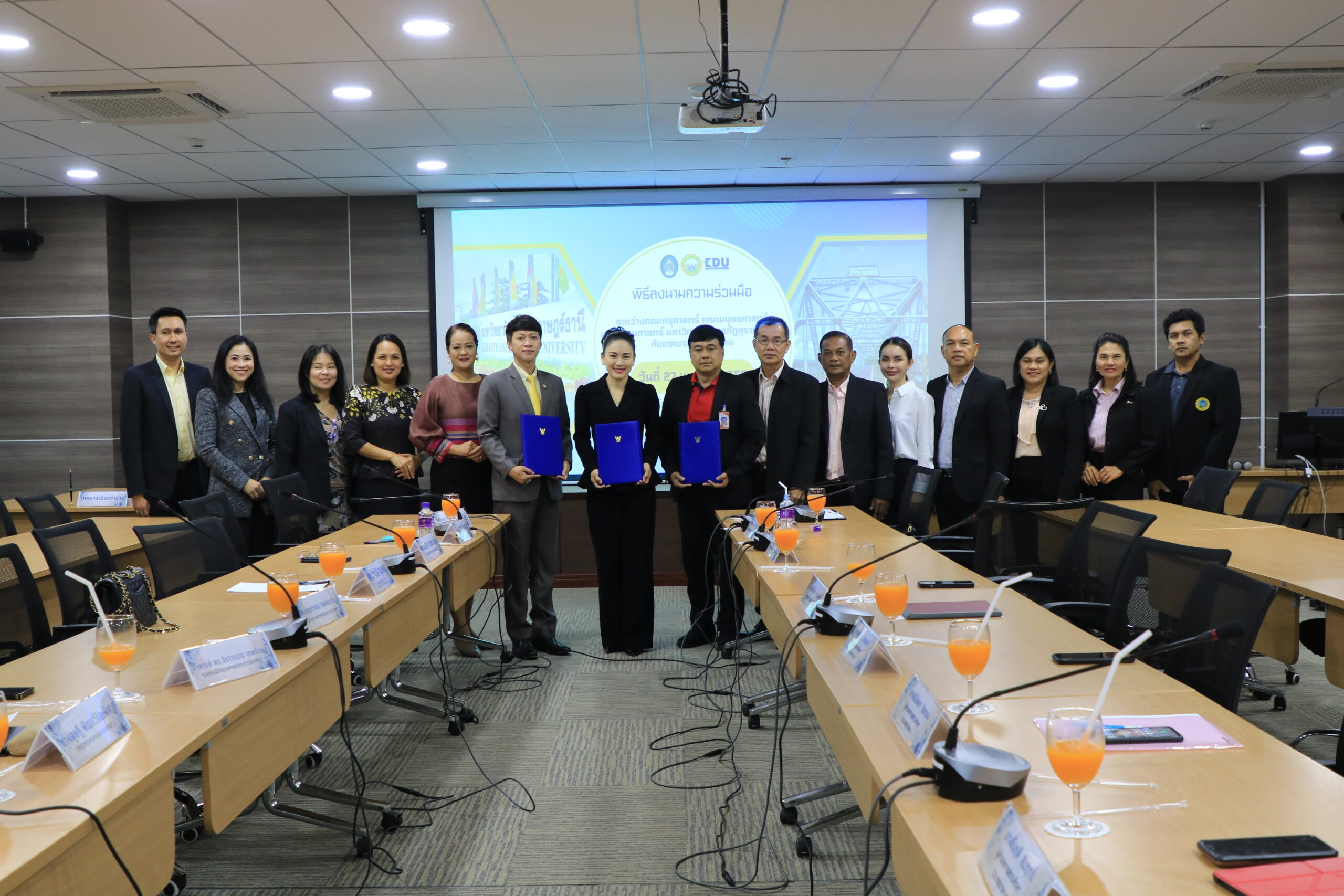ร่วมลงนาม บันทึกข้อตกลงความร่วมมือทางวิชาการ ระหว่างคณะครุศาสตร์ และคณะมนุษยศาสตร์และสังคมศาสตร์ กับเทศบาลเมืองท่าข้าม