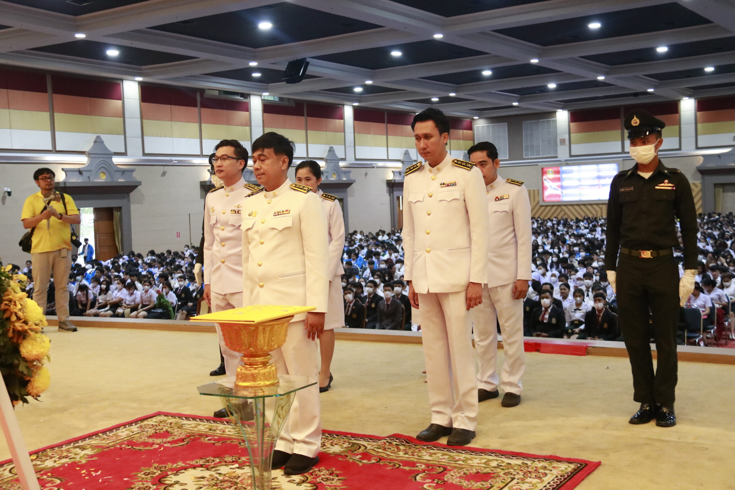 คณะมนุษยศาสตร์และสังคมศาสตร์ มหาวิทยาลัยราชภัฏสุราษฎร์ธานี ร่วมกิจกรรมน้อมรำลึกในพระมหากรุณาธิคุณ เนื่องในวันคล้ายวันสวรรคต (รัชกาลที่ ๙)