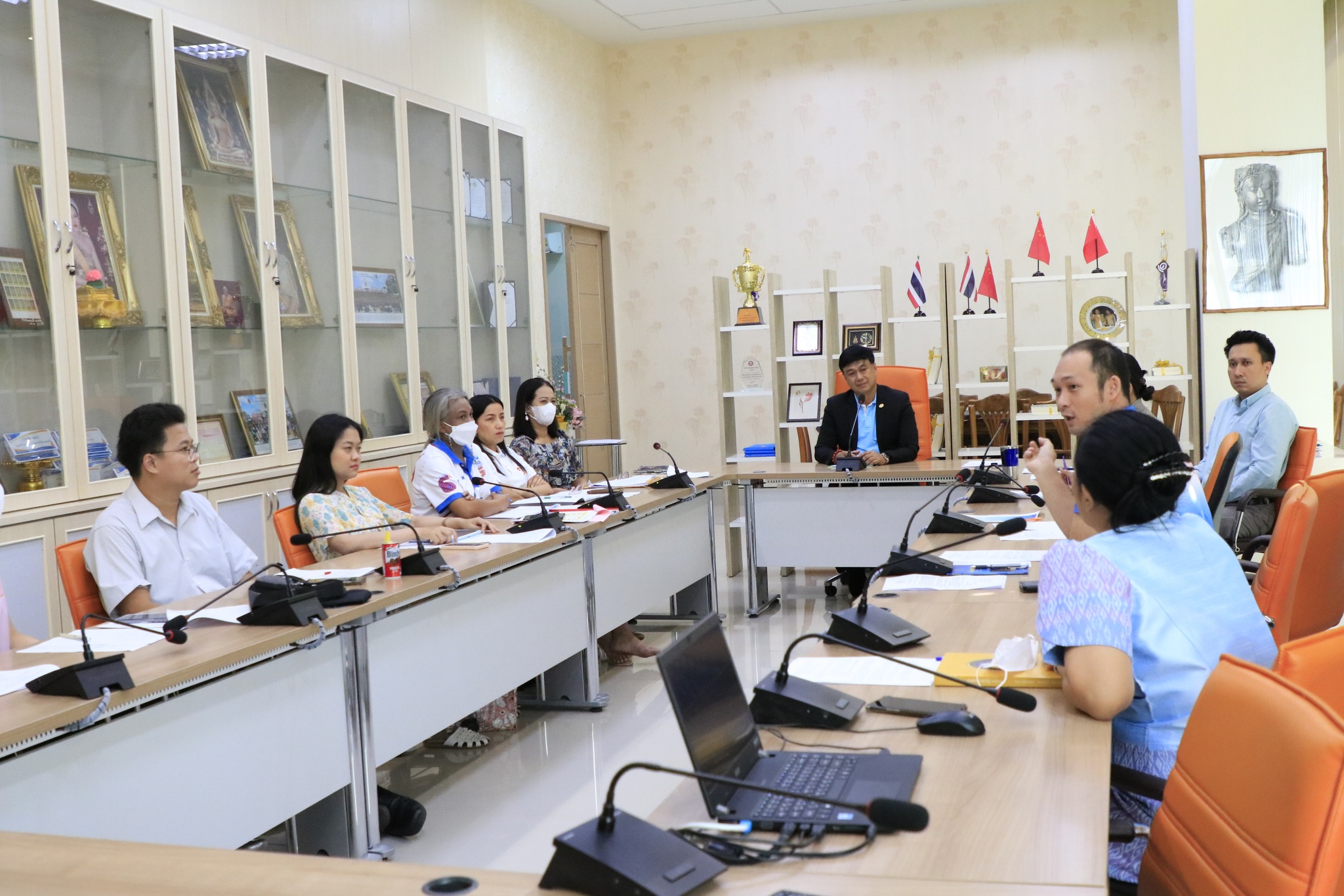 ประชุมปรึกษาหารือเกี่ยวกับการจ่ายค่าตอบแทนการสอนในการจัดการศึกษา ภาคปกติ ตามประกาศมหาวิทยาลัยราชภัฏสุราษฎร์ธานี