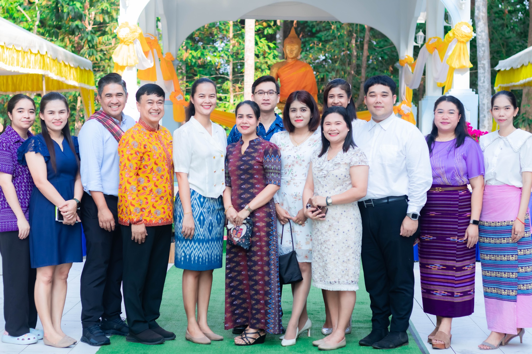สรงน้ำหลวงพ่อพระพุทธโสธร “เบิกบานใจ สุขสดใส ประเพณีสงกรานต์” ณ ศาลาหลวงพ่อพระพุทธโสธร